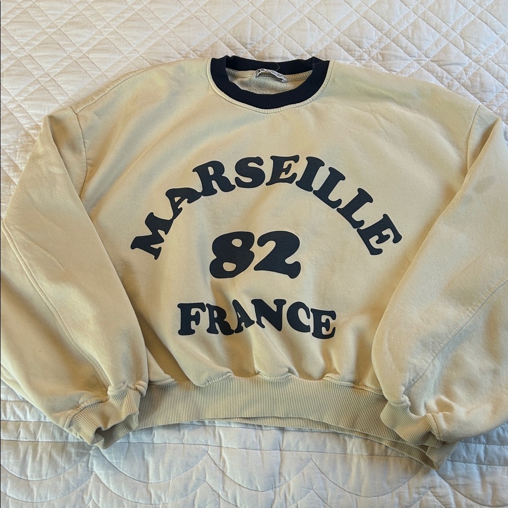 Zara Off-White with Navy Blue Crew Neck Cropped Sweatshirt